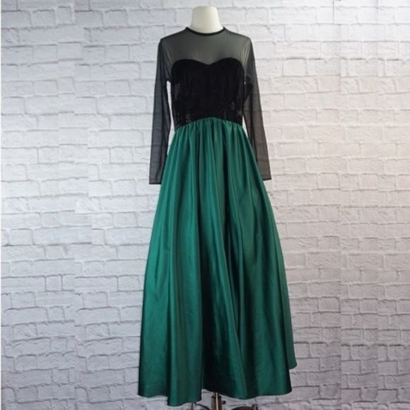 Vintage Dresses & Skirts - Vintage 80s Emerald Green Black Velvet Gown 8